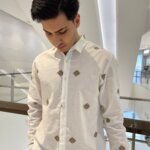 قميص رجالي بأكمام طويلة